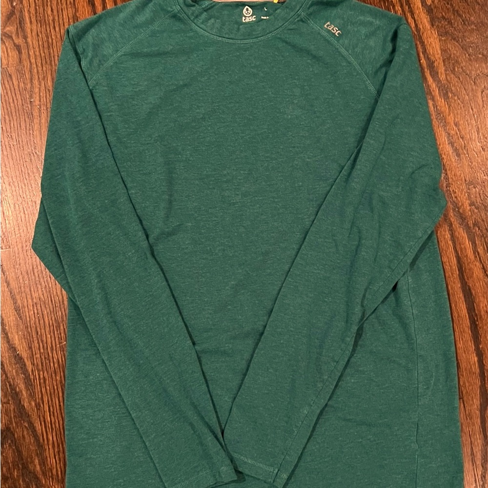 Tasc mens L shirt